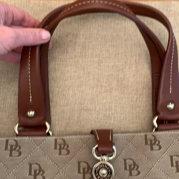 Beautiful Dooney and Bourke Satchel Bag - Picture 3 of 12